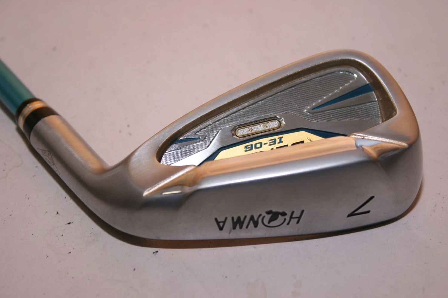 Honma Beres IE-06 2 Sterne (Regular, Graphit, 37,5 Inch) Eisen 7 4 Honma Beres IE-06 2 Sterne (Regular, Graphit, 37,5 Inch) Eisen 7 – Bild 2